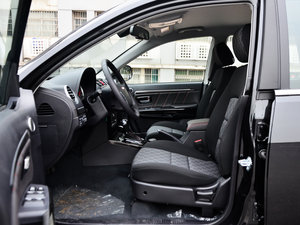 2015款2.0T 自动两驱精英型 柴油 前排空间