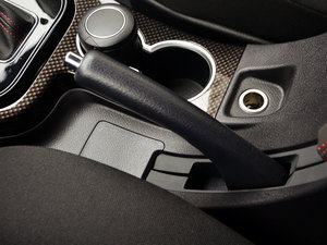 2015款2.0T 自动两驱精英型 柴油 驻车制动器