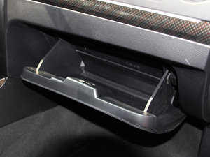 2015款2.0T 手动两驱进取型 柴油 手套箱