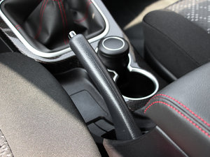 2015款2.0T 手动两驱进取型 柴油 驻车制动器