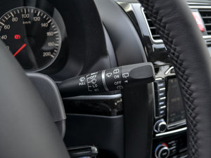 2015款2.0L 手动两驱进取型 中控区