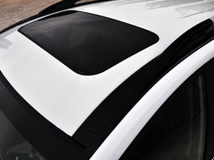 2015款升级版 1.5T 手动两驱精英型 车顶