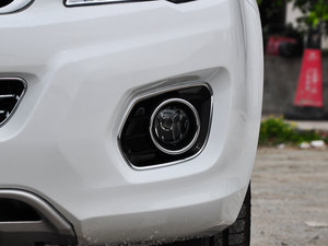 2015款升级版 1.5T 手动两驱精英型 前雾灯
