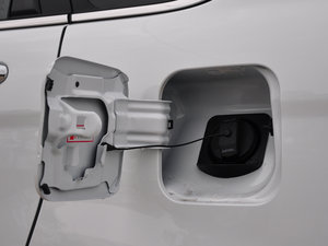 2015款升级版 1.5T 手动两驱精英型 油箱盖