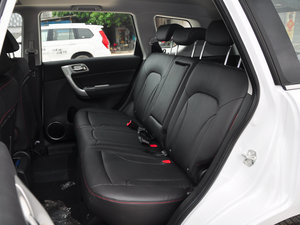 2015款升级版 1.5T 手动两驱精英型 后排座椅