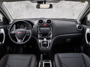 2015款升级版 1.5T 手动两驱精英型 内饰全景