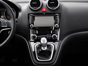 2015款升级版 1.5T 手动两驱精英型 中控台