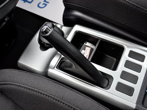 2015款升级版 1.5T 手动两驱都市型 驻车制动器