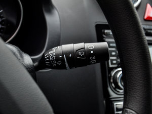 2015款升级版 1.5T 手动两驱都市型 中控区