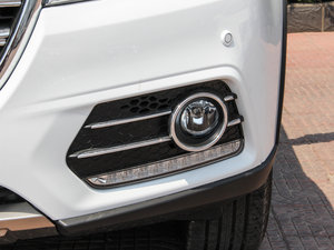 2015款运动版 1.5T 自动两驱豪华型 前雾灯