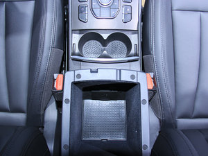2015款2.0T 两驱 DCT尊贵型 空间座椅