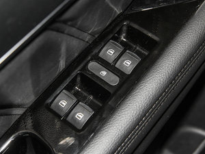 2015款2.0T 两驱 DCT精英型 主驾车窗控制区	