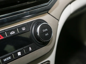 2015款2.0T 两驱 DCT精英型 中控区