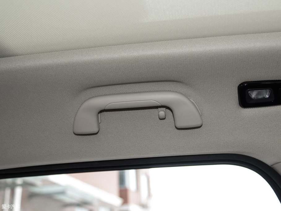 2016H7 { 2.0T ԄӃ(q)A