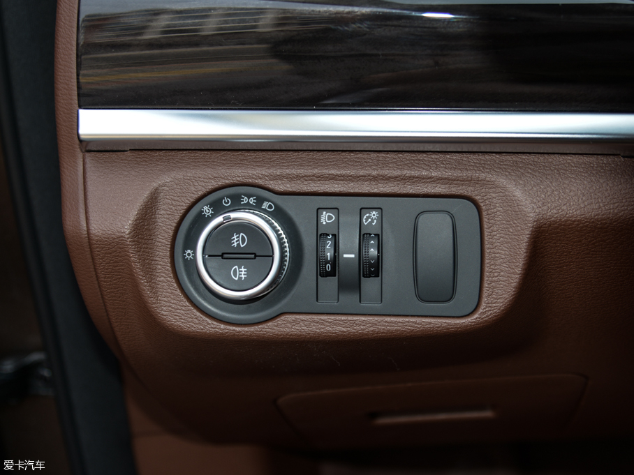 2016H7 { 2.0T ԄӃ(q)A