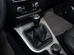 2016款经典版 2.0T 手动两驱精英型 换挡杆