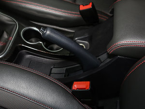 2016款经典版 2.0T 手动四驱精英型 驻车制动器