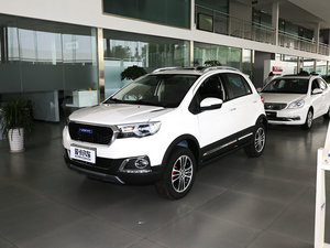 2016款改款 蓝标 1.5L 手动豪华型  左前45度