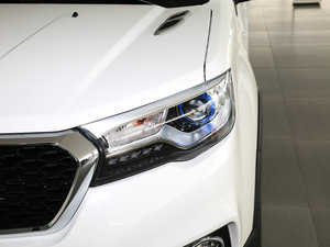 2016款改款 蓝标 1.5L 手动豪华型  大灯