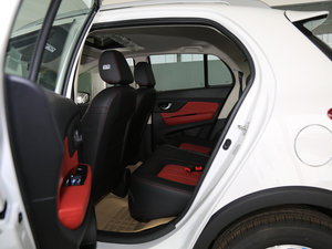 2016款改款 蓝标 1.5L 手动豪华型  后排空间