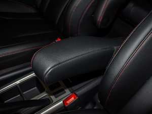2016款升级版 1.5T 自动两驱精英型 中央扶手箱