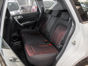 2016款升级版 1.5T 手动两驱超值型  后排座椅