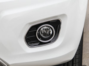 2016款升级版 1.5T 手动两驱精英型 前雾灯