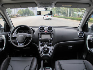 2016款升级版 1.5T 手动两驱精英型 内饰全景