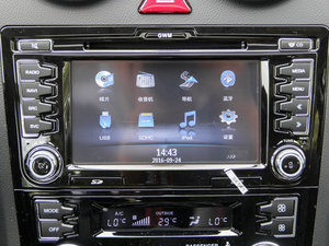 2016款升级版 1.5T 手动两驱精英型 中控区