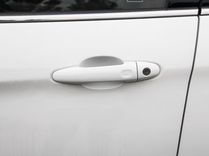2016款1.5T 自动两驱都市型 主驾门拉手
