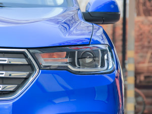 2017款蓝标 1.5T 手动精英型 大灯