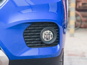 2017款蓝标 1.5T 手动精英型 前雾灯