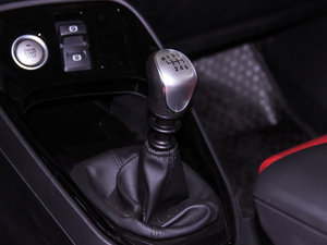 2017款红标 1.5T 手动精英型 换挡杆