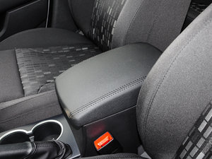 2017款红标 1.5T 手动两驱舒适型 中央扶手箱