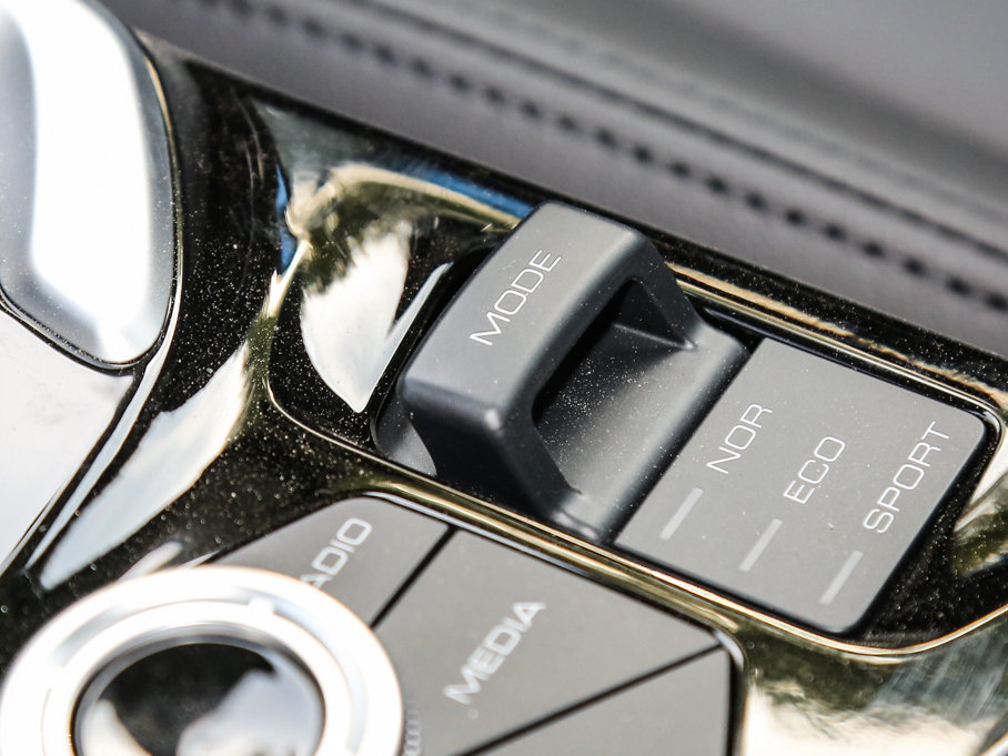 2017H6 ȫ { 2.0T ԄI