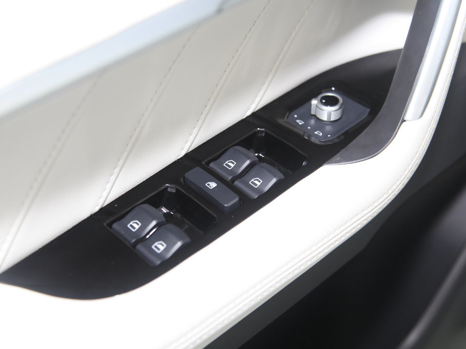 2017H6 ȫ { 2.0T ԄL