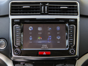 2017款蓝标 运动版 1.5T 手动两驱汽油精英型 中控区