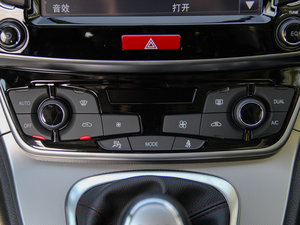 2017款蓝标 运动版 1.5T 手动两驱汽油精英型 中控区