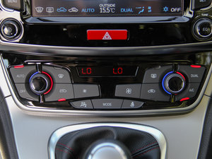 2017款蓝标 运动版 1.5T 手动两驱汽油精英型 中控区
