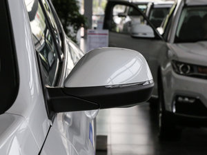 2017款全新 红标 2.0T 自动领尚型 后视镜