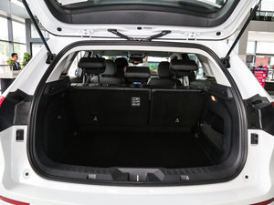 2017款全新 红标 2.0T 自动领尚型 行李厢空间