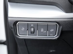 2017款全新 蓝标 2.0T 自动领尚型 中控区
