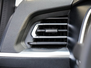 2017款全新 蓝标 2.0T 自动领尚型 中控区