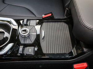 2017款全新 蓝标 2.0T 自动领尚型 中控区