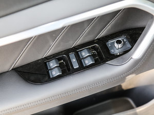 2017款全新 蓝标 2.0T 自动领尚型 中控区