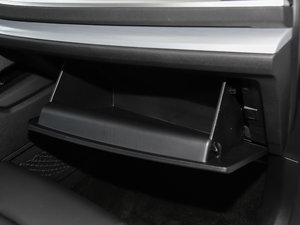 2017款全新 蓝标 1.3T 自动风尚型 手套箱