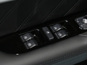 2017款全新 蓝标 1.3T 自动风尚型 主驾车窗控制区	