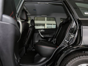 2017款经典版 1.5T 手动两驱精英型 后排空间
