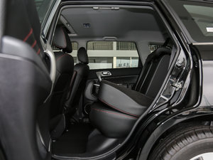 2017款经典版 1.5T 手动两驱精英型 后排座椅放倒