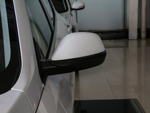 2017款全新 蓝标 2.0T 自动智尚型 后视镜